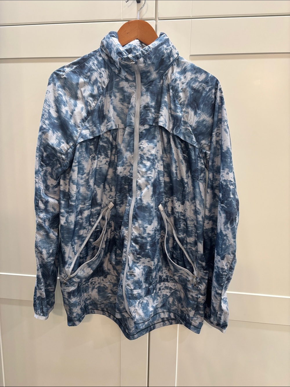 Lululemon Blue & White Tie-Dye Zip Windbreaker Jacket